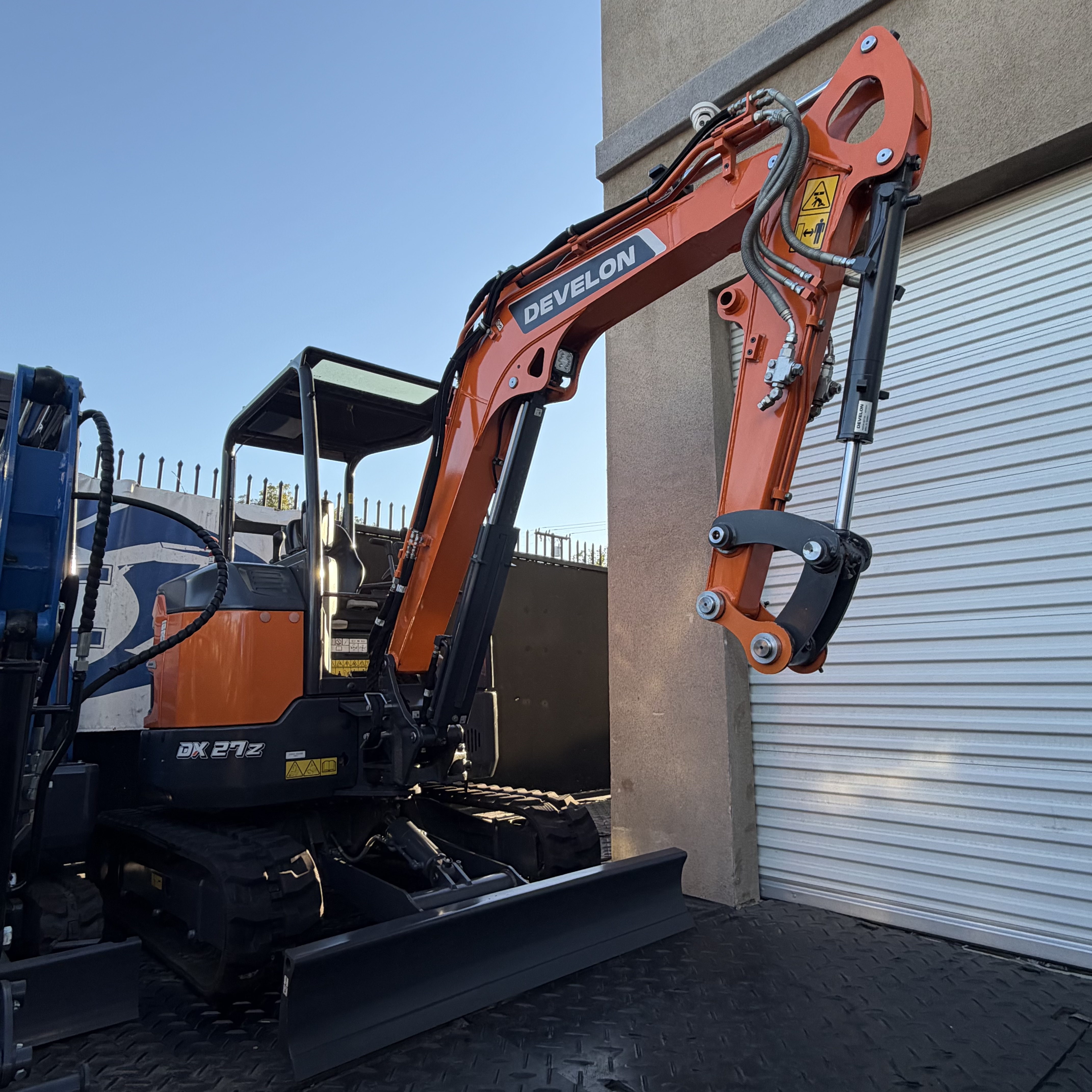 DEVELON DX27Z-7