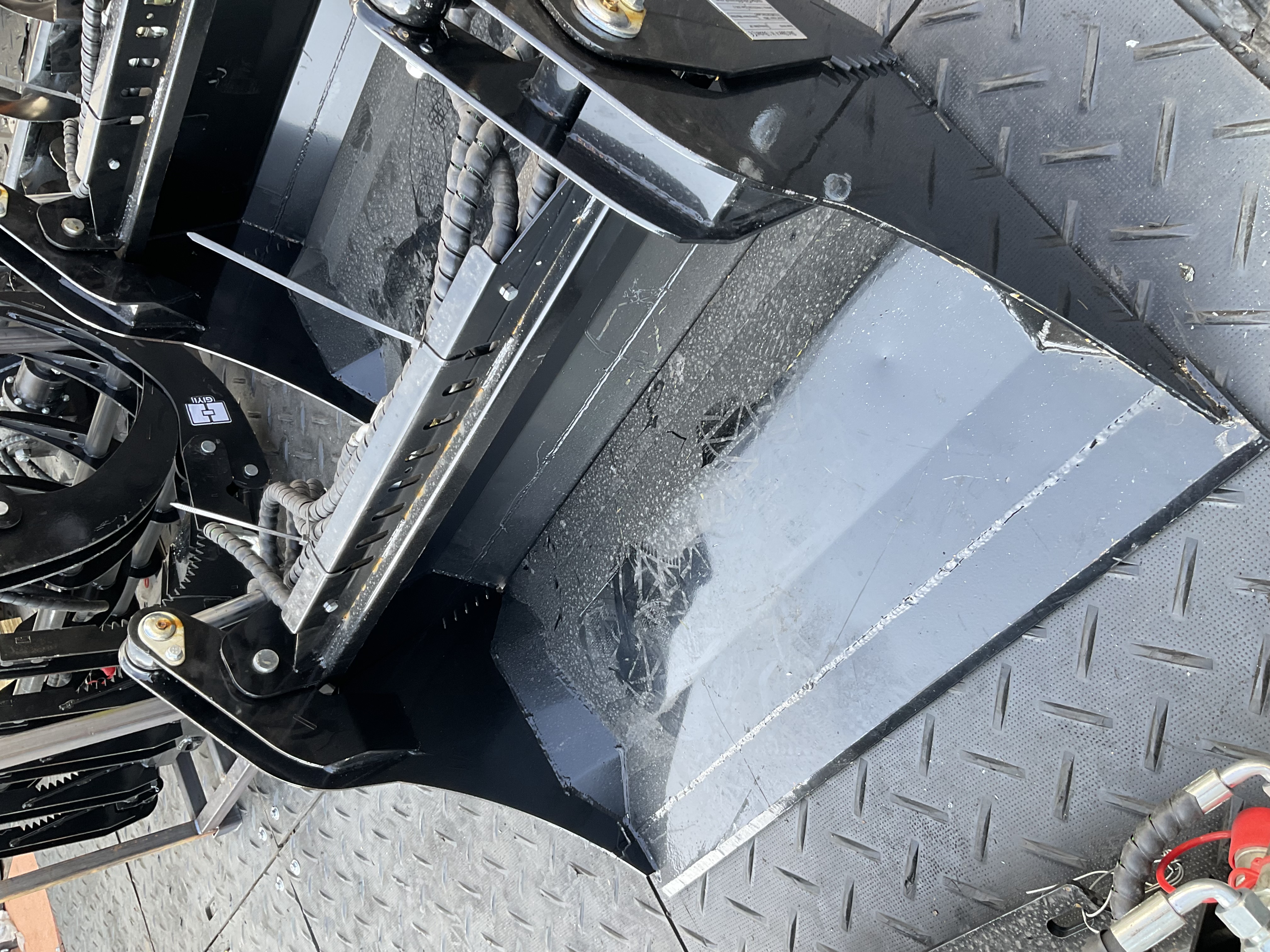 Mini Skid Steer Hydraulic 4-in-1 Bucket — 39 in — GIYI GY-XKH39F