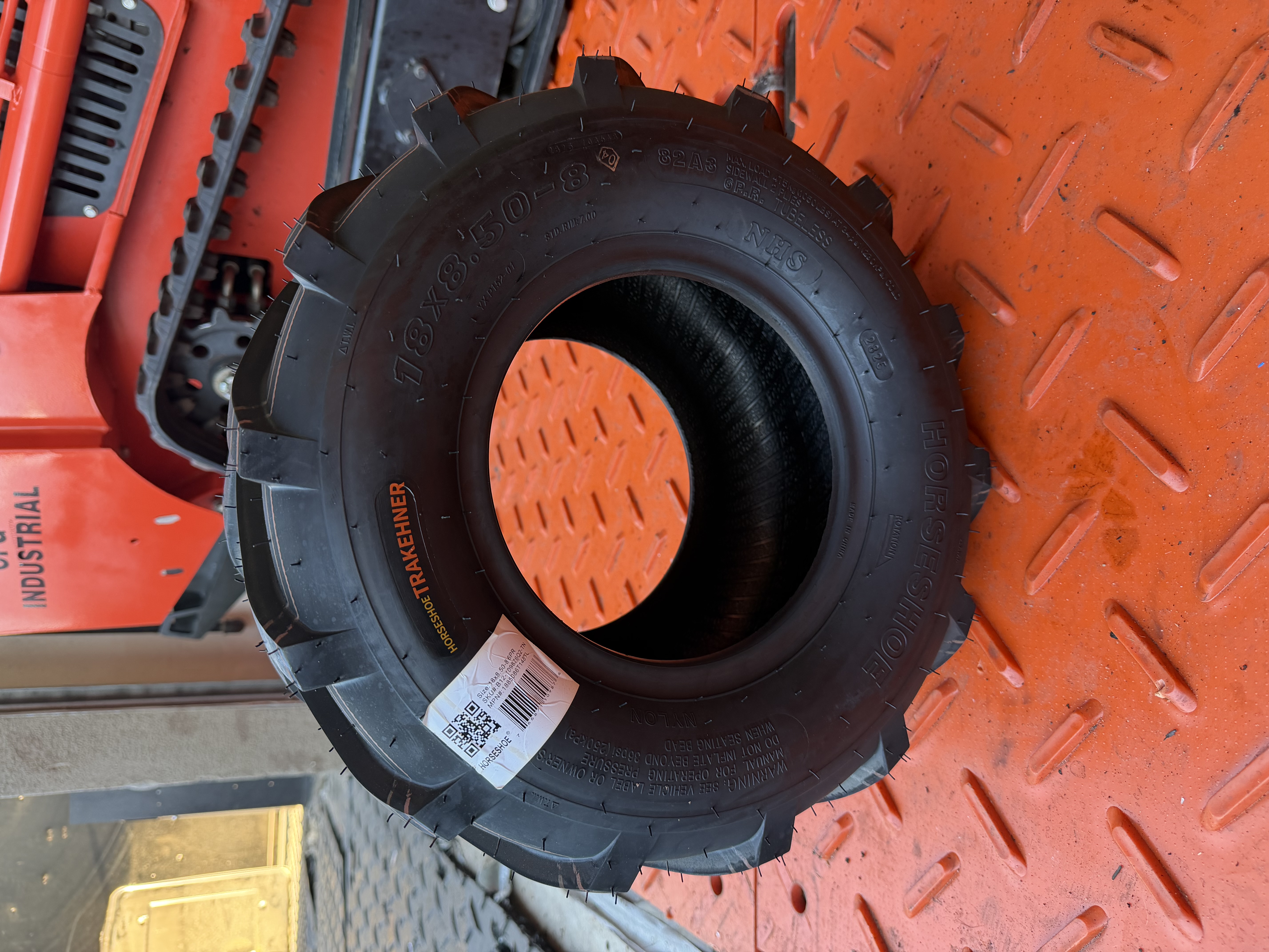 Horseshoe Trakehner Tire — 18x8.5-10, 6PR Super Lug-King