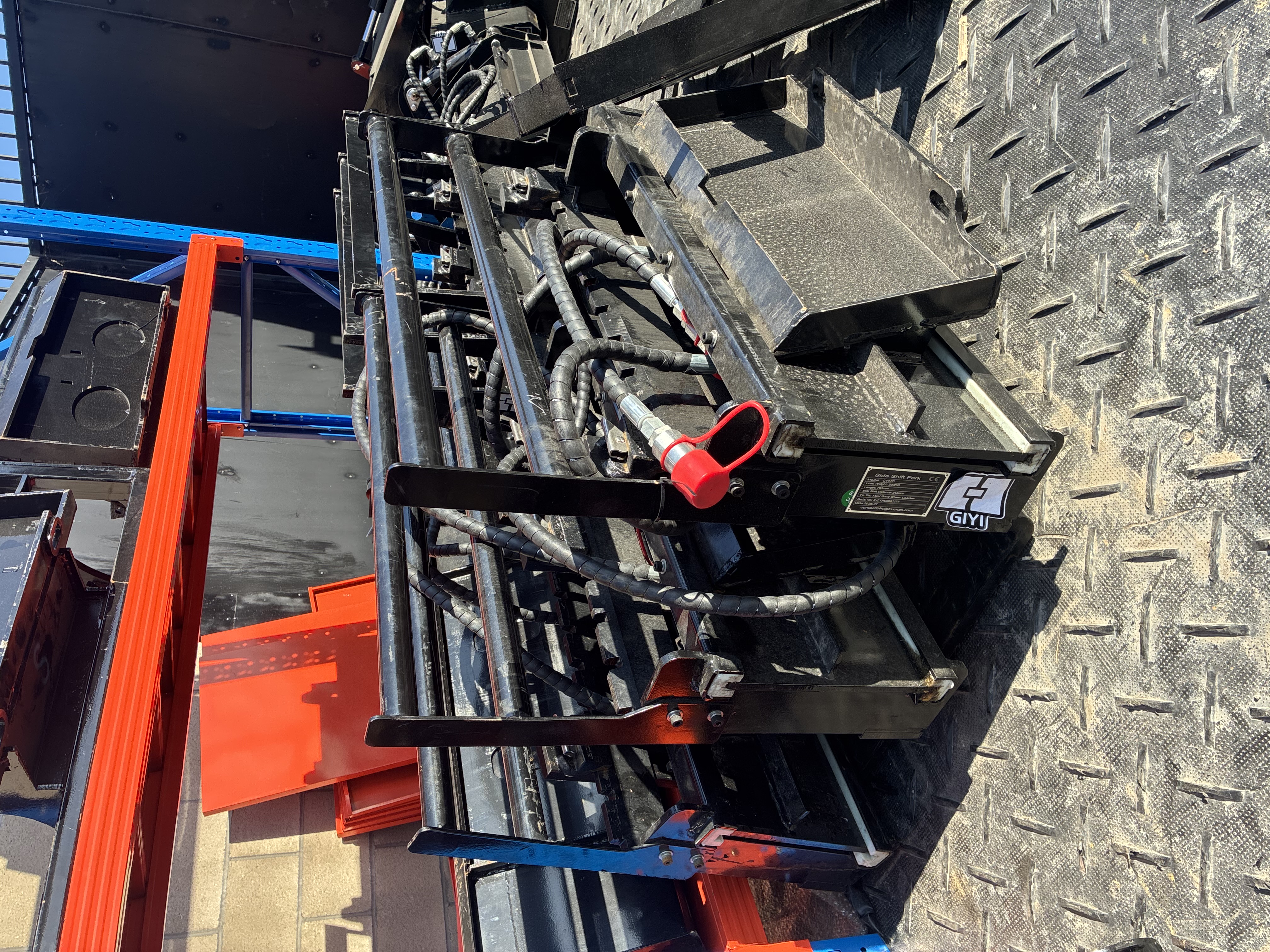 Mini Skid Steer Hydraulic Side-Shift Pallet Forks — GIYI GY-CYHC